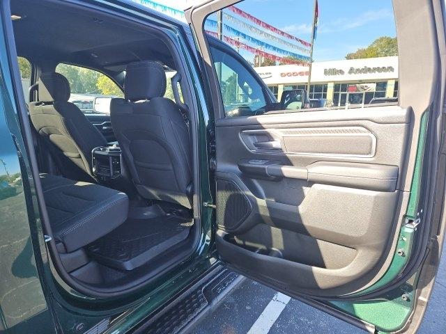RAM 1500 Big Horn 4x4 Crew Cab 5'7" Box 2027