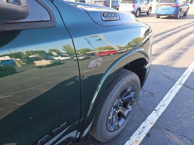 RAM 1500 Big Horn 4x4 Crew Cab 5'7" Box 2027