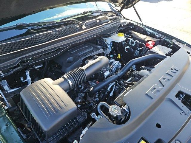 RAM 1500 Big Horn 4x4 Crew Cab 5'7" Box 2027