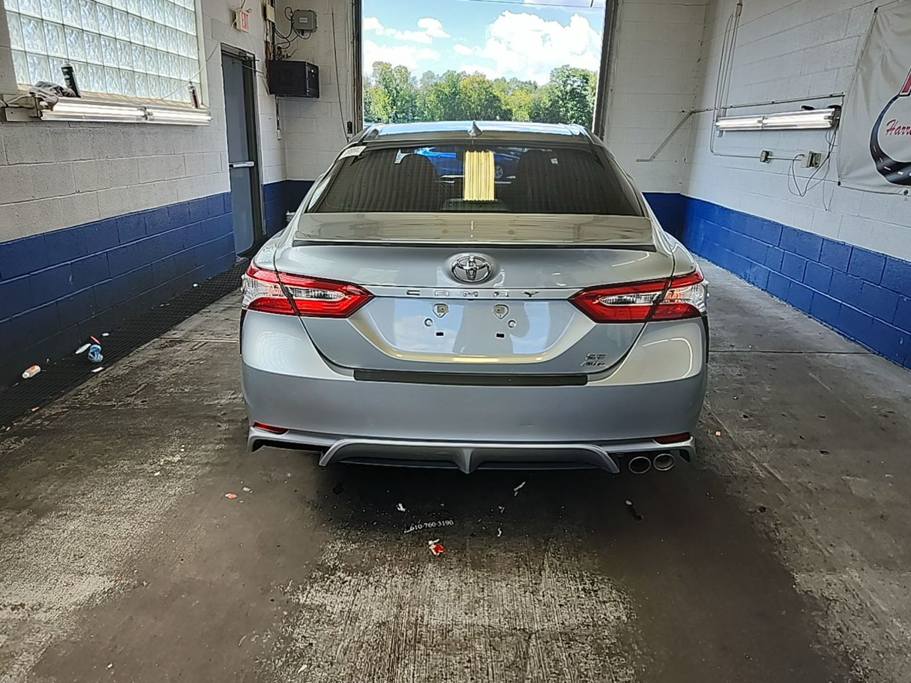 2020 Toyota Camry SE photo 3