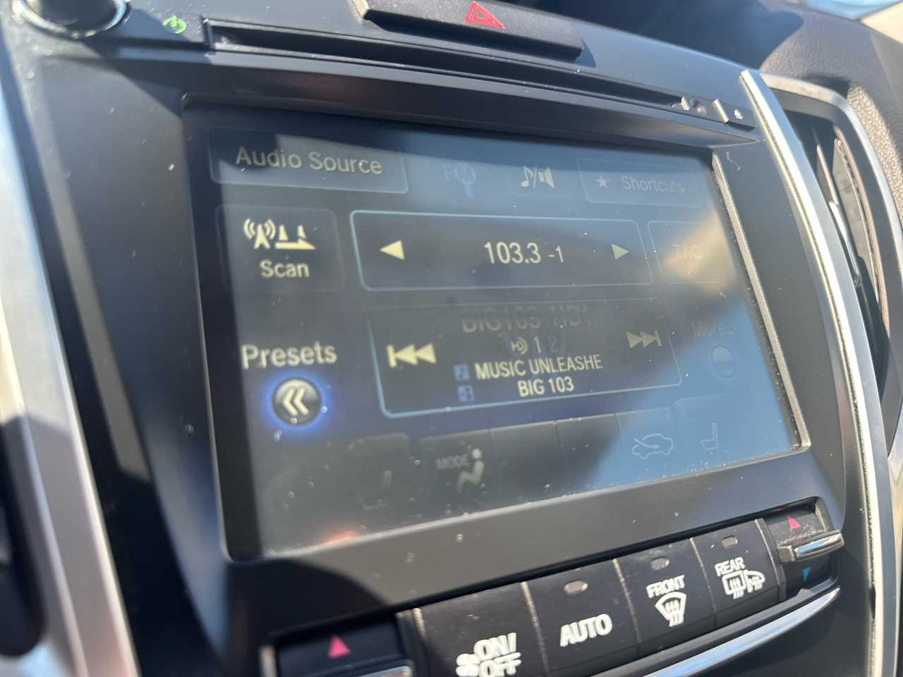 2015 Acura TLX Technology photo 21