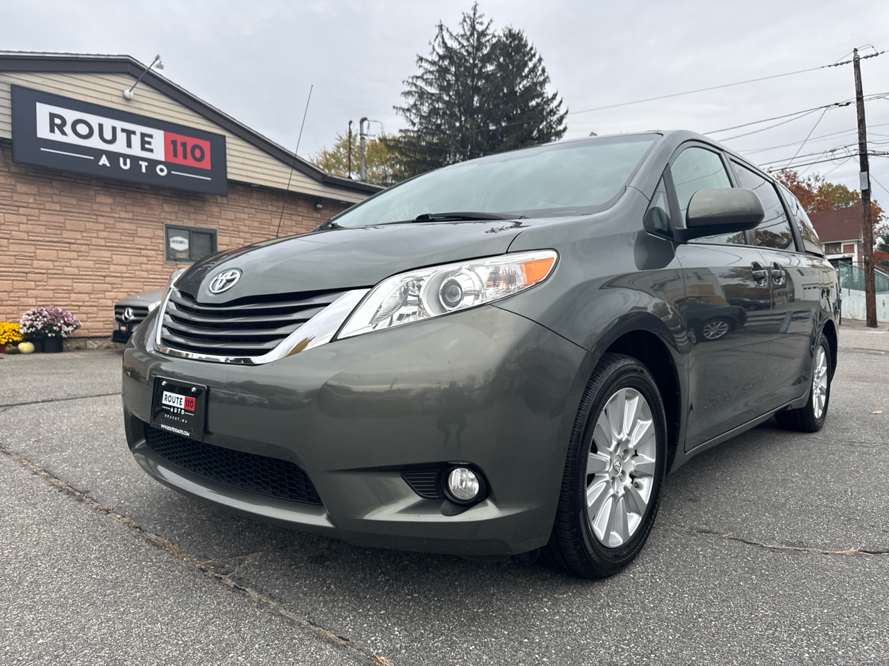 2014 Toyota Sienna XLE 7-Passenger AWD