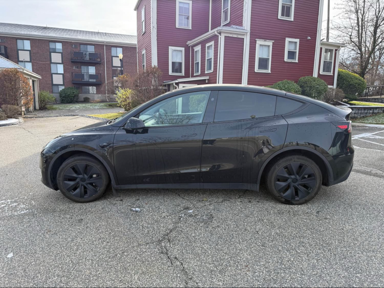 Tesla Model Y  2024