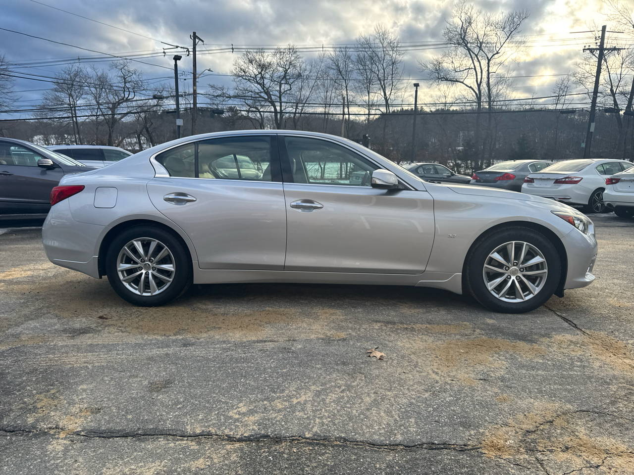 Infiniti Q50  2015