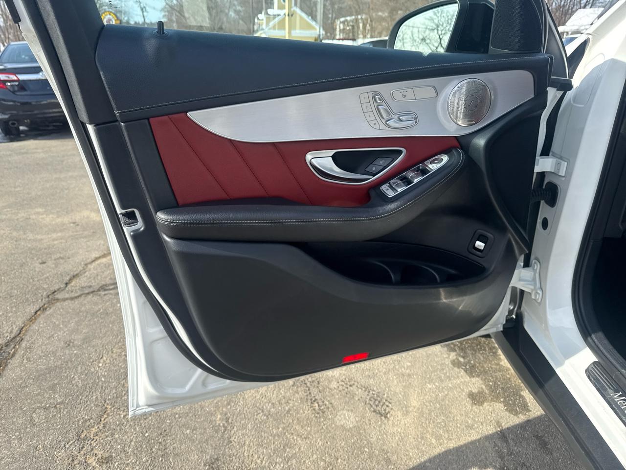 Mercedes-Benz GLC  2023