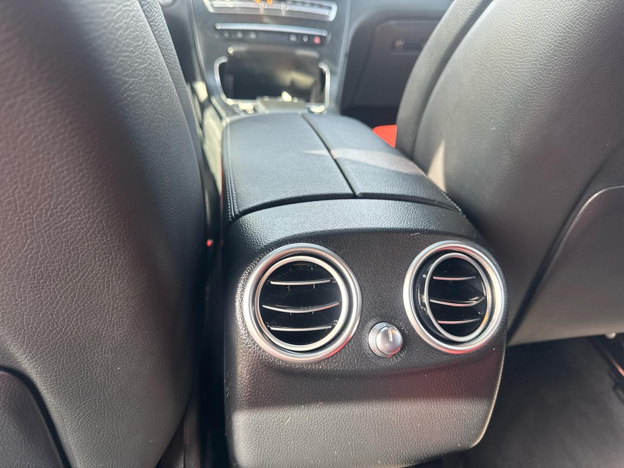 Mercedes-Benz GLC  2023