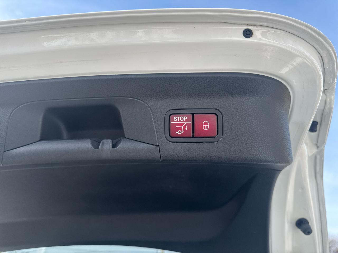 Mercedes-Benz GLC  2023