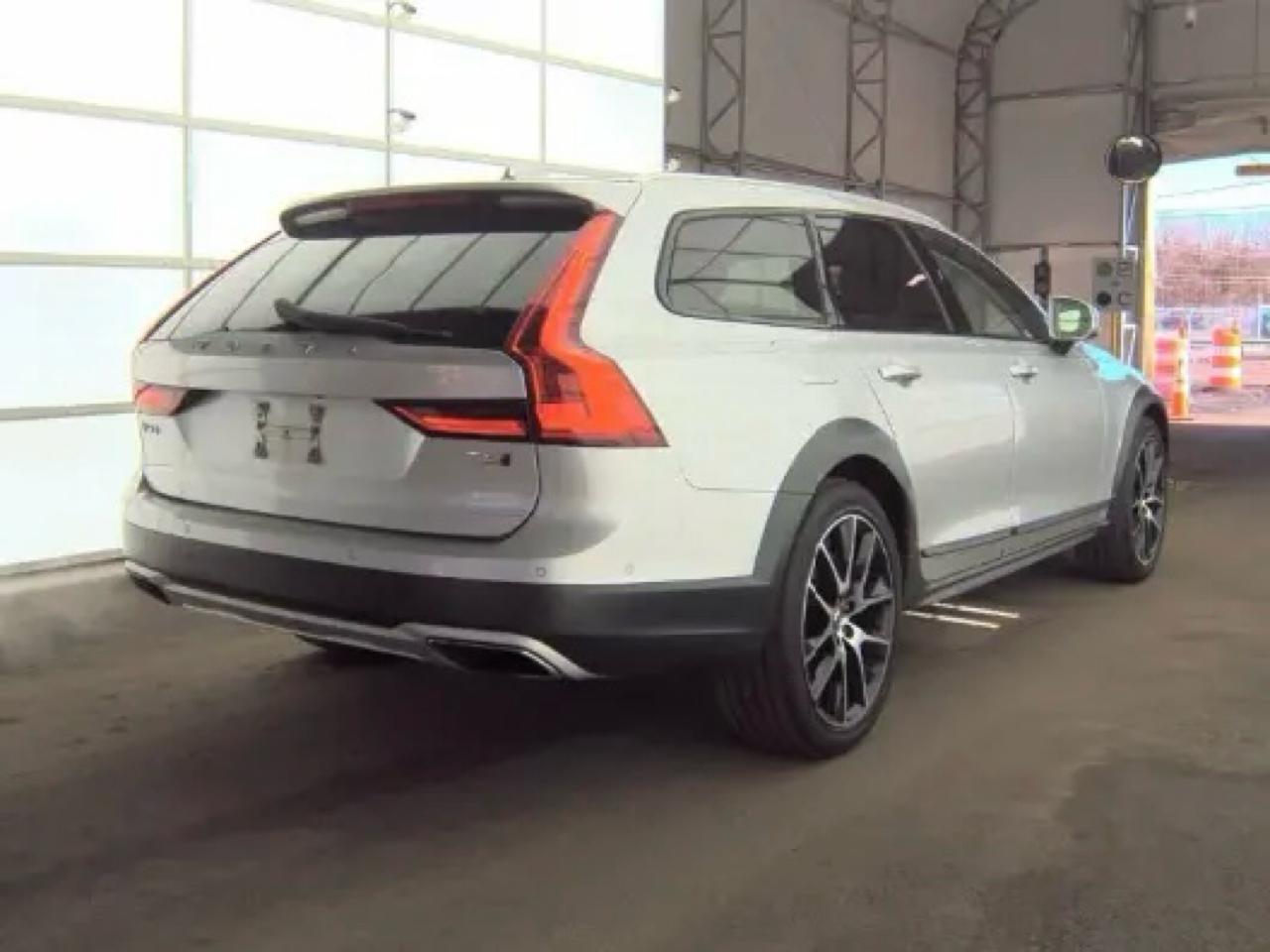 Volvo V90 Cross Country  2017