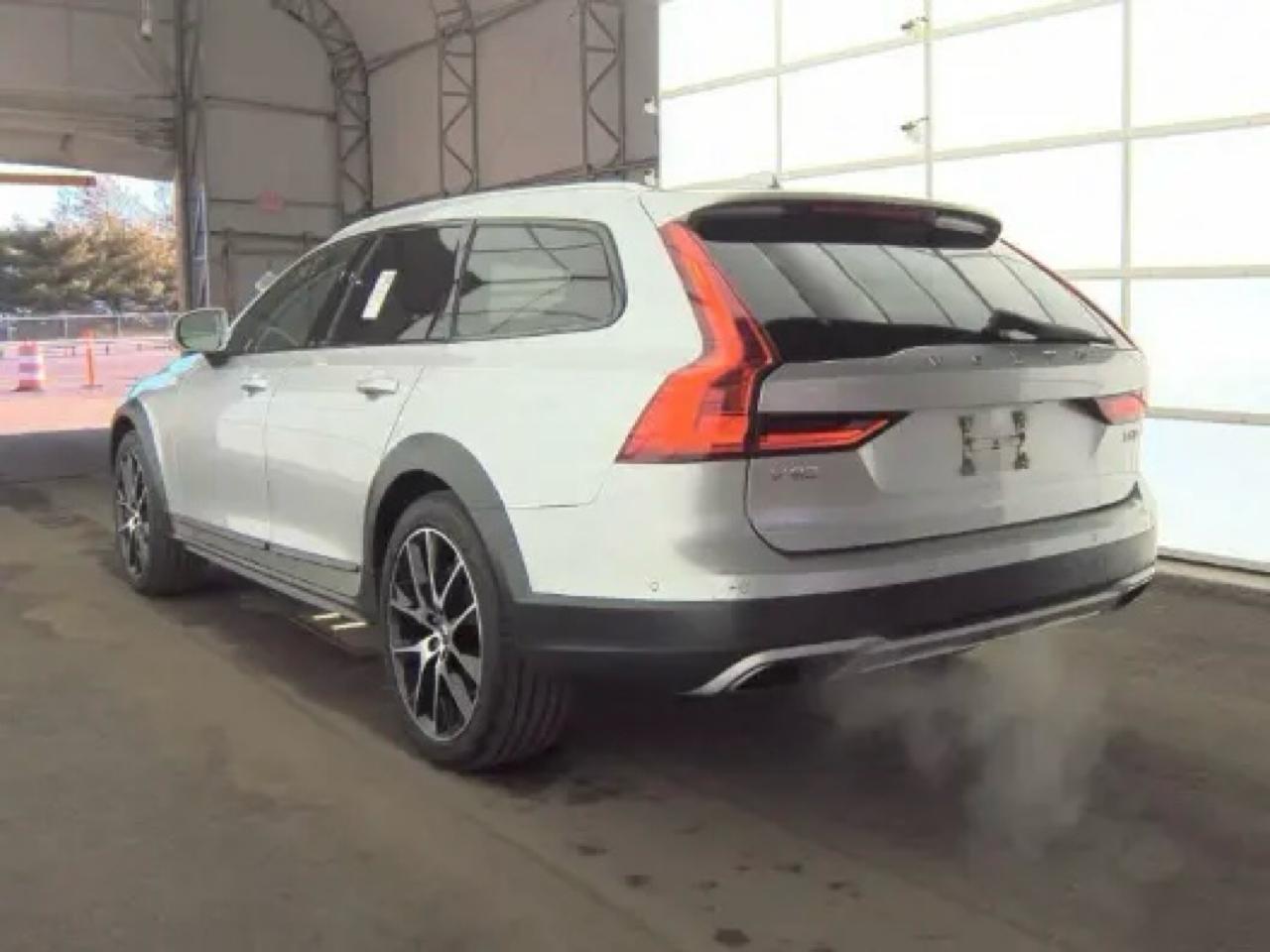 Volvo V90 Cross Country  2017