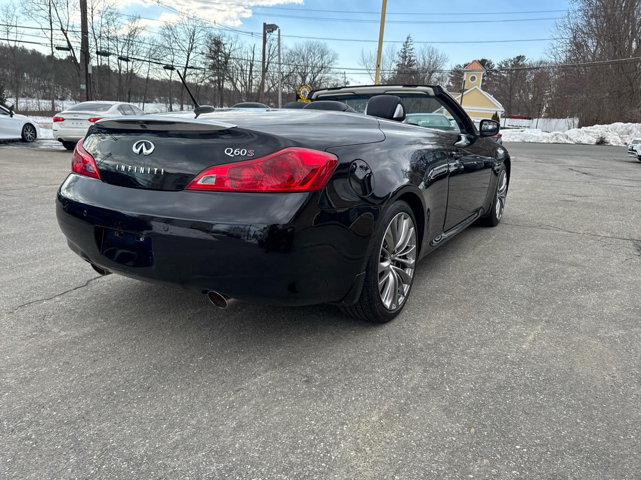Infiniti Q60 Convertible  2014