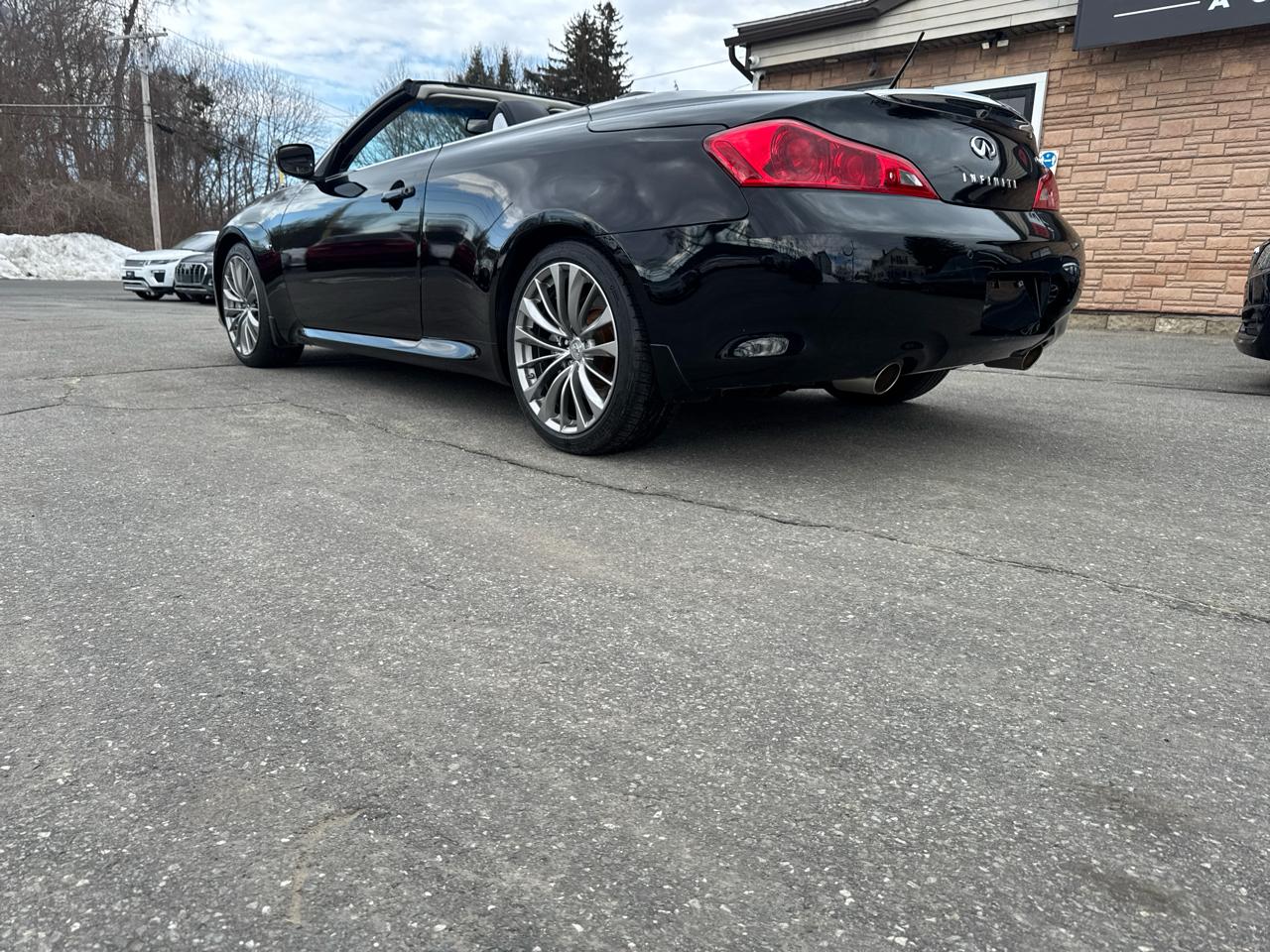 Infiniti Q60 Convertible  2014