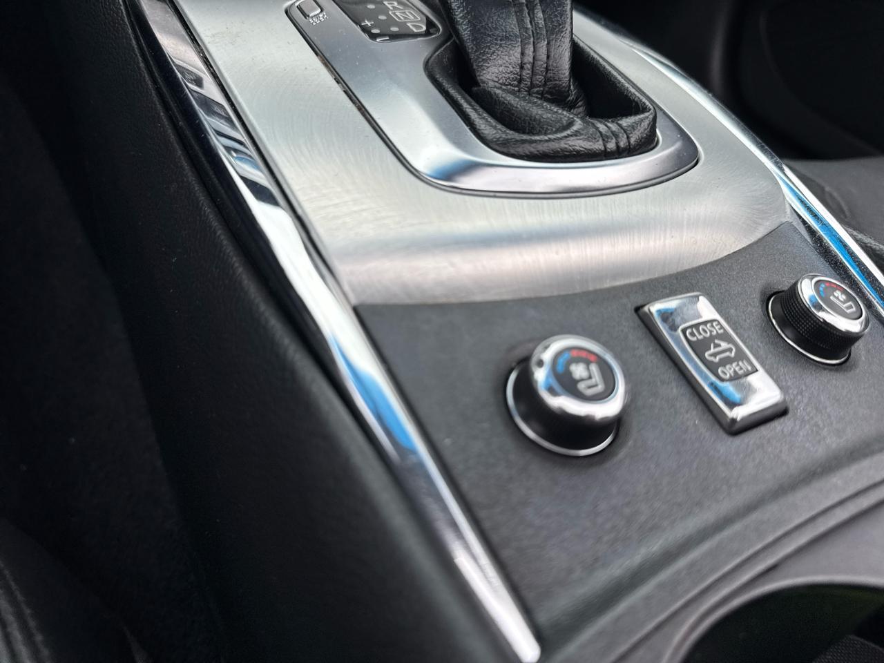 Infiniti Q60 Convertible  2014