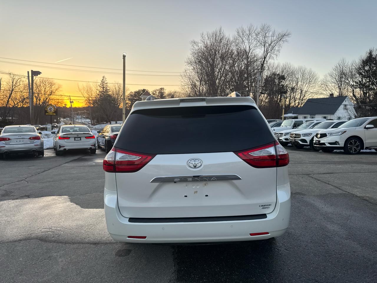 Toyota Sienna  2019