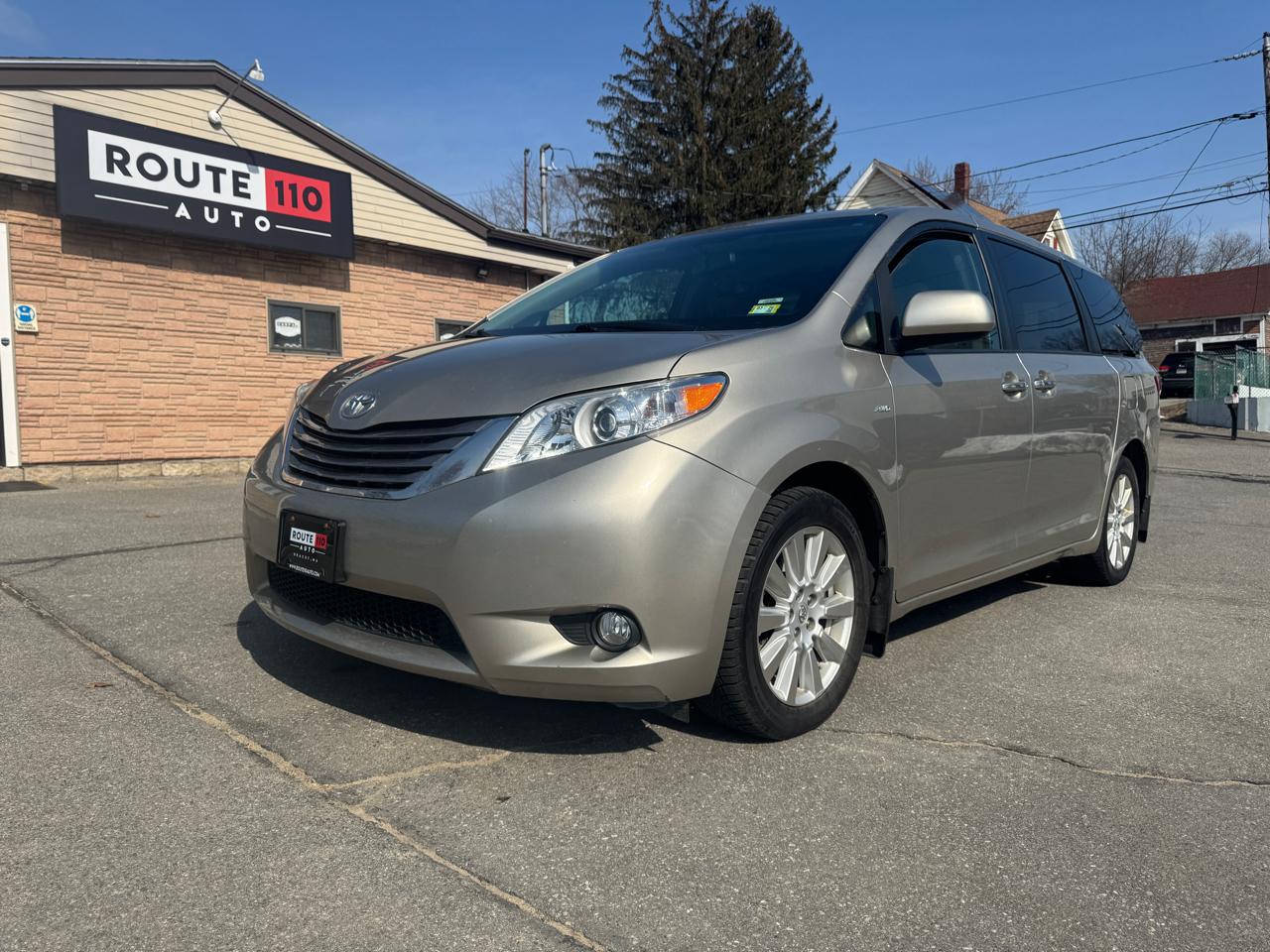 2017 Toyota Sienna XLE 7-Passenger AWD