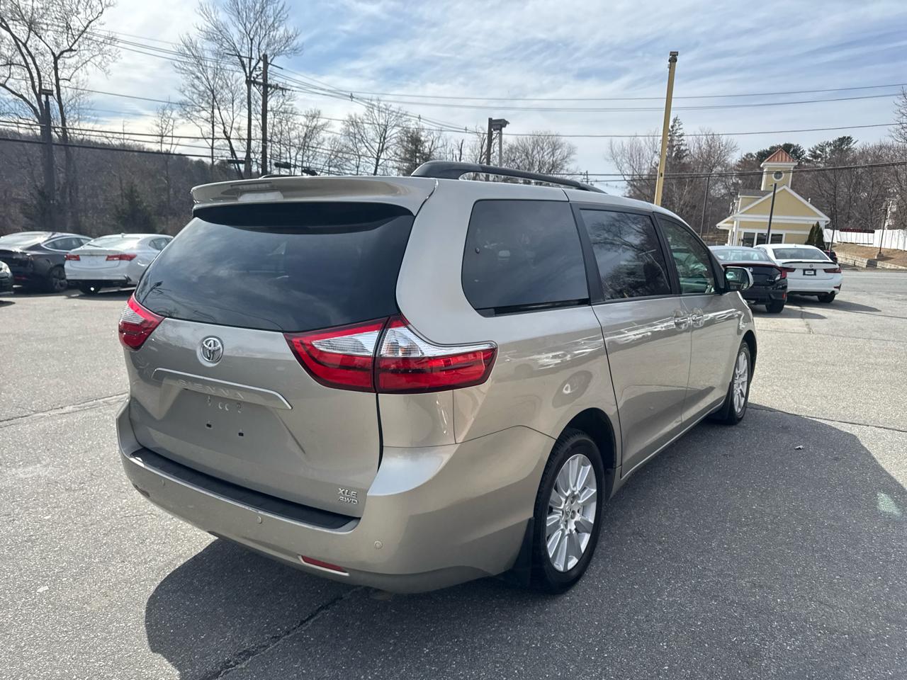 Toyota Sienna  2017