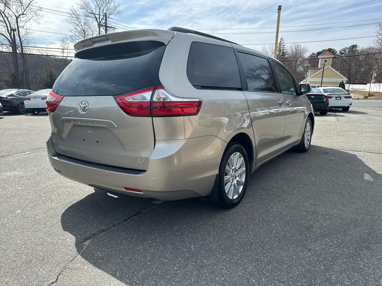 Toyota Sienna  2017