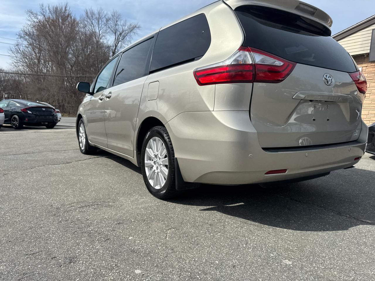 Toyota Sienna  2017