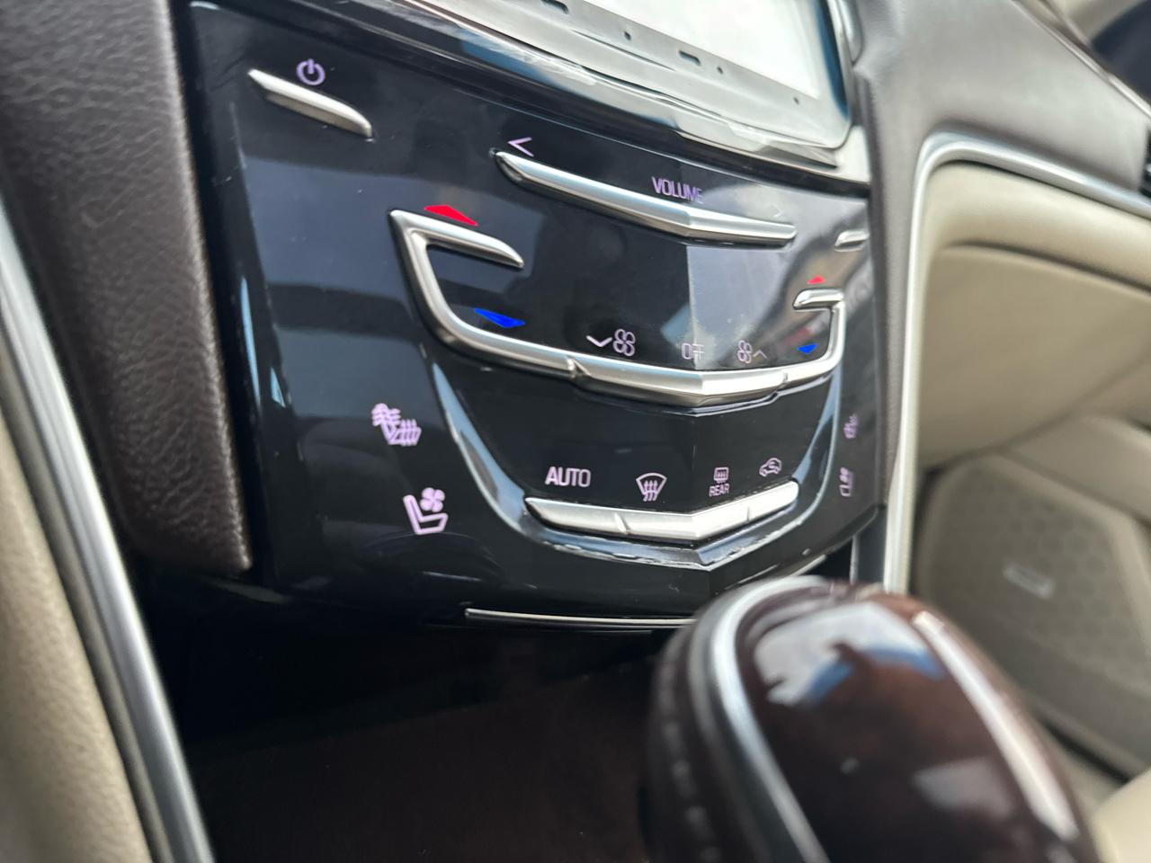 Cadillac XTS  2015