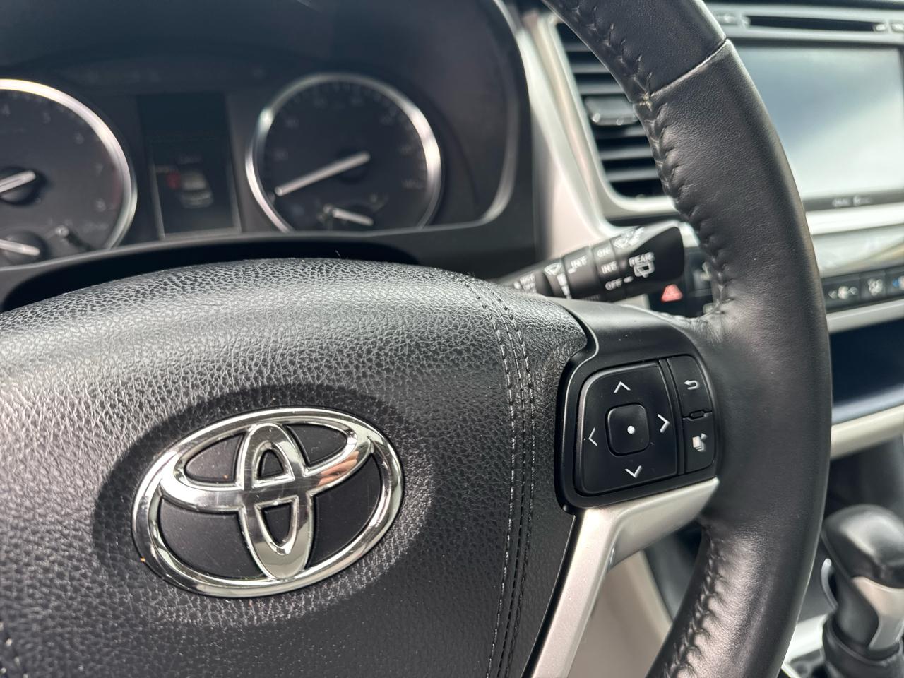 Toyota Highlander  2015