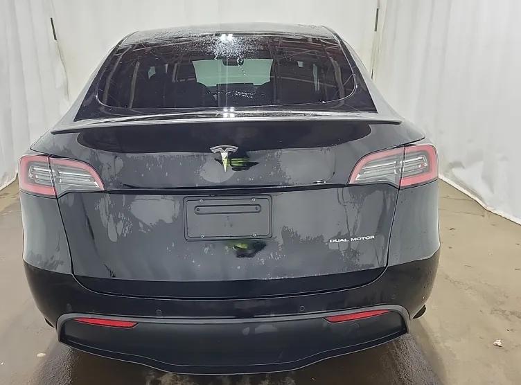 Tesla Model Y  2021