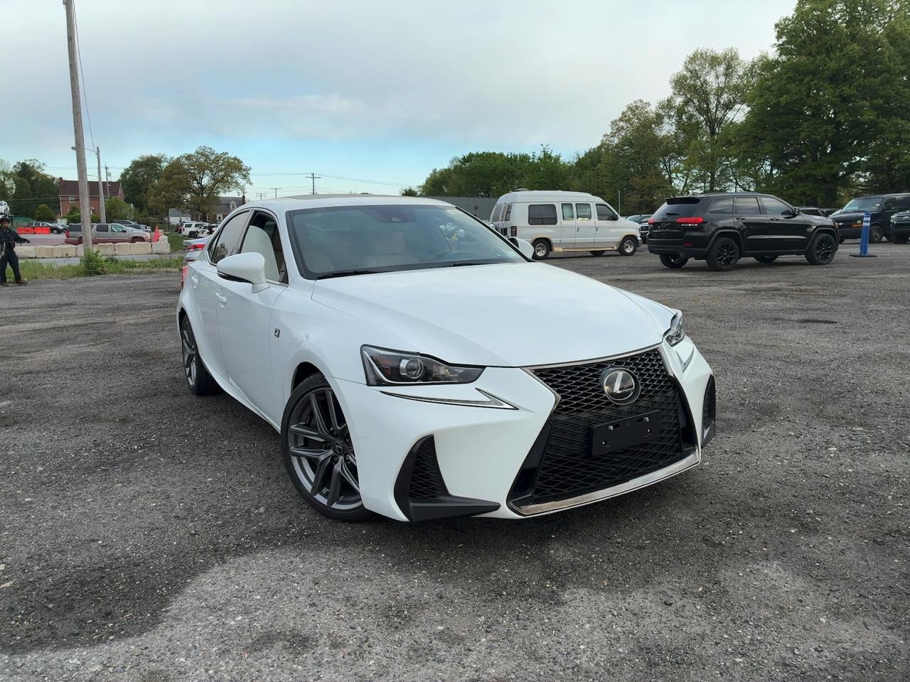 Lexus IS  2019