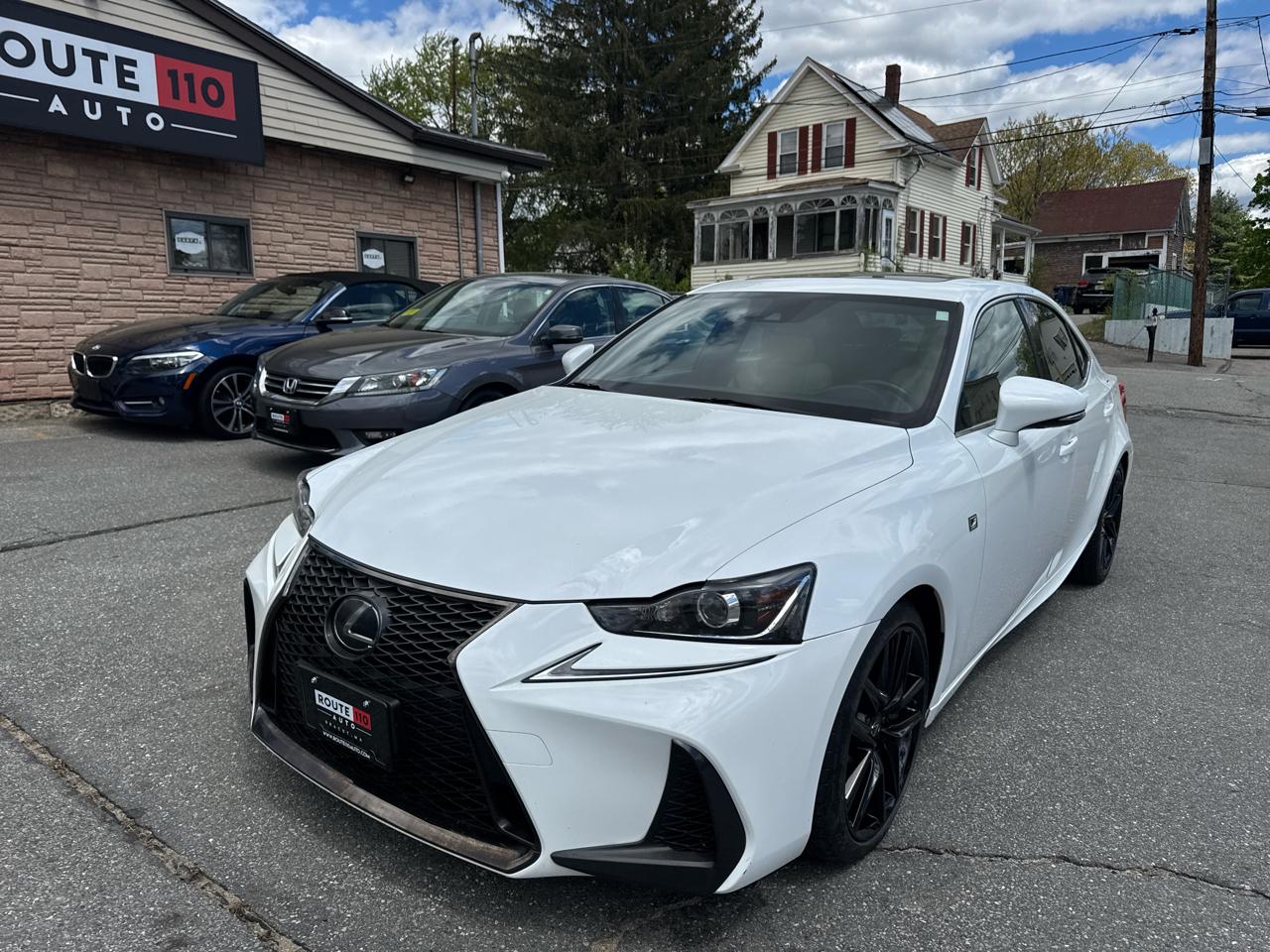 Lexus IS  2019