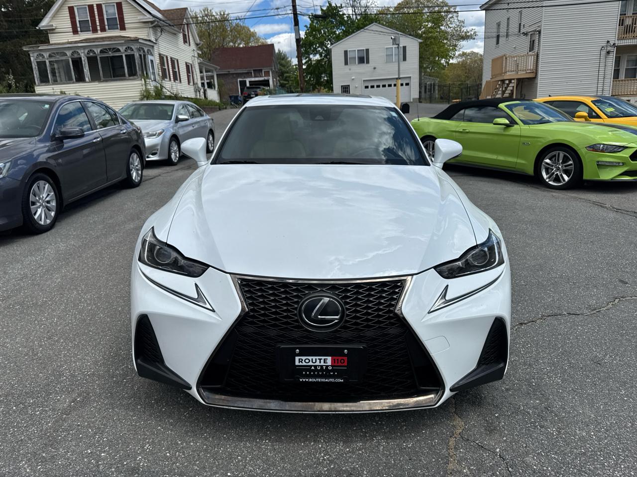 Lexus IS  2019