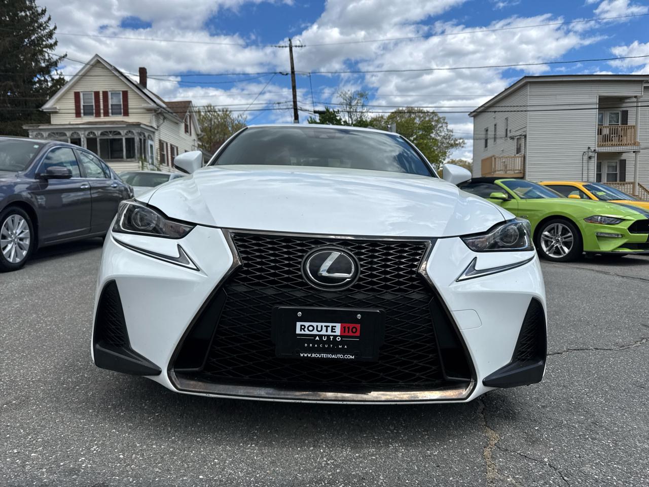 Lexus IS  2019