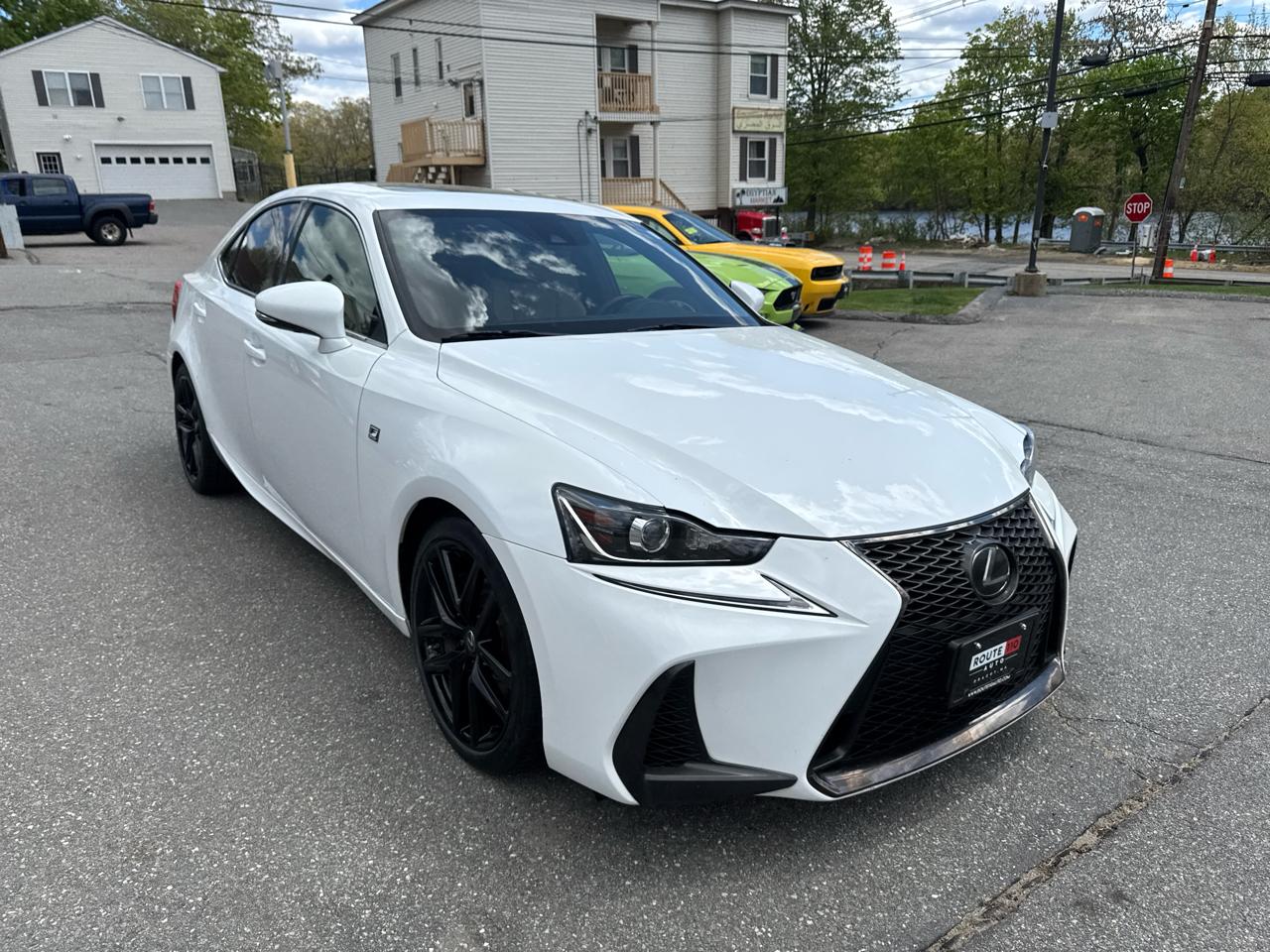 Lexus IS  2019