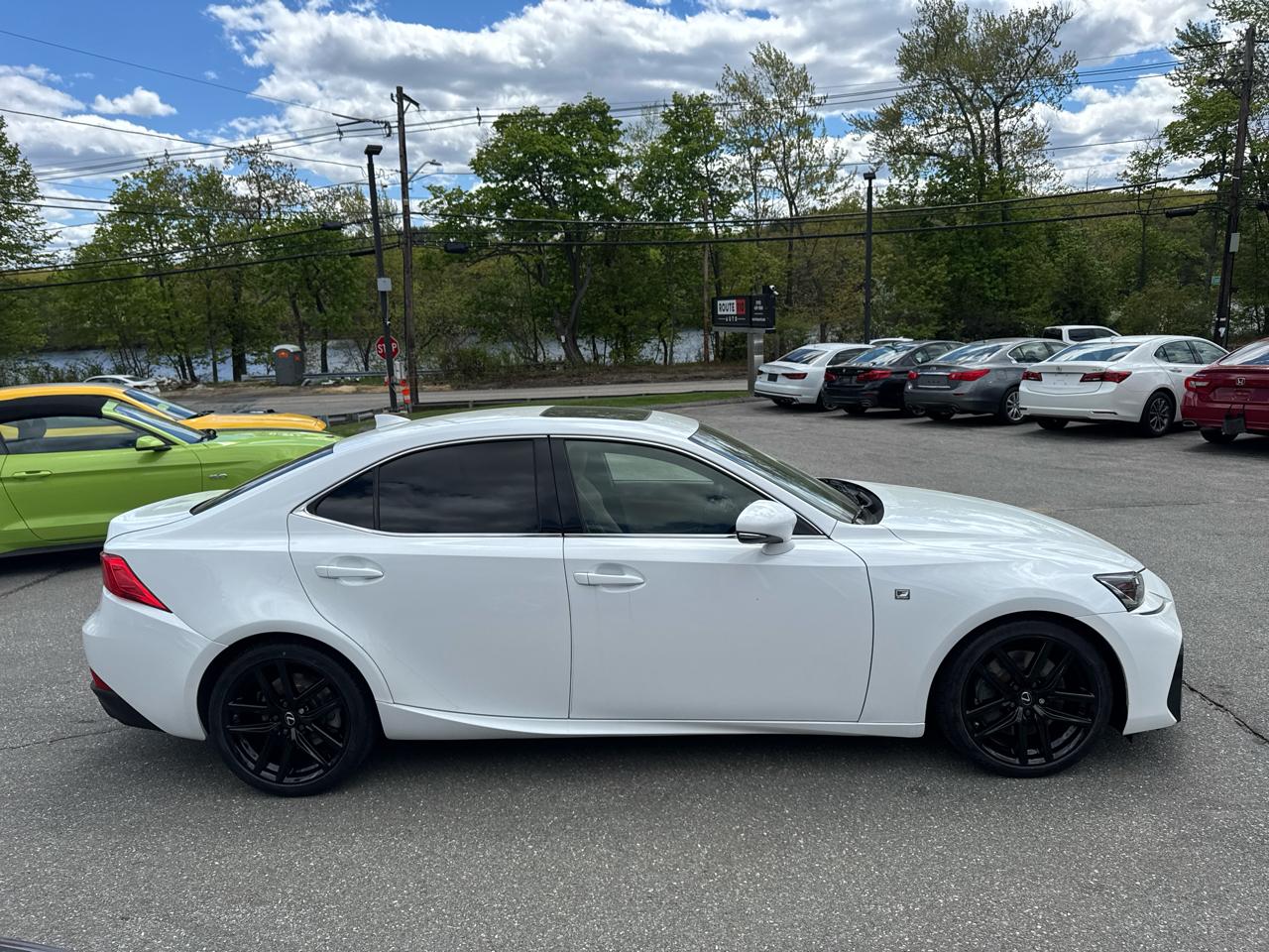 Lexus IS  2019