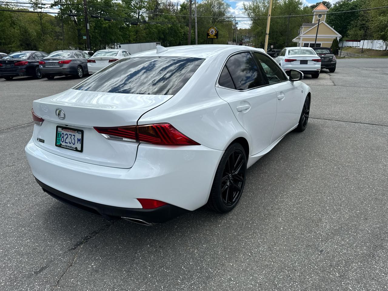 Lexus IS  2019