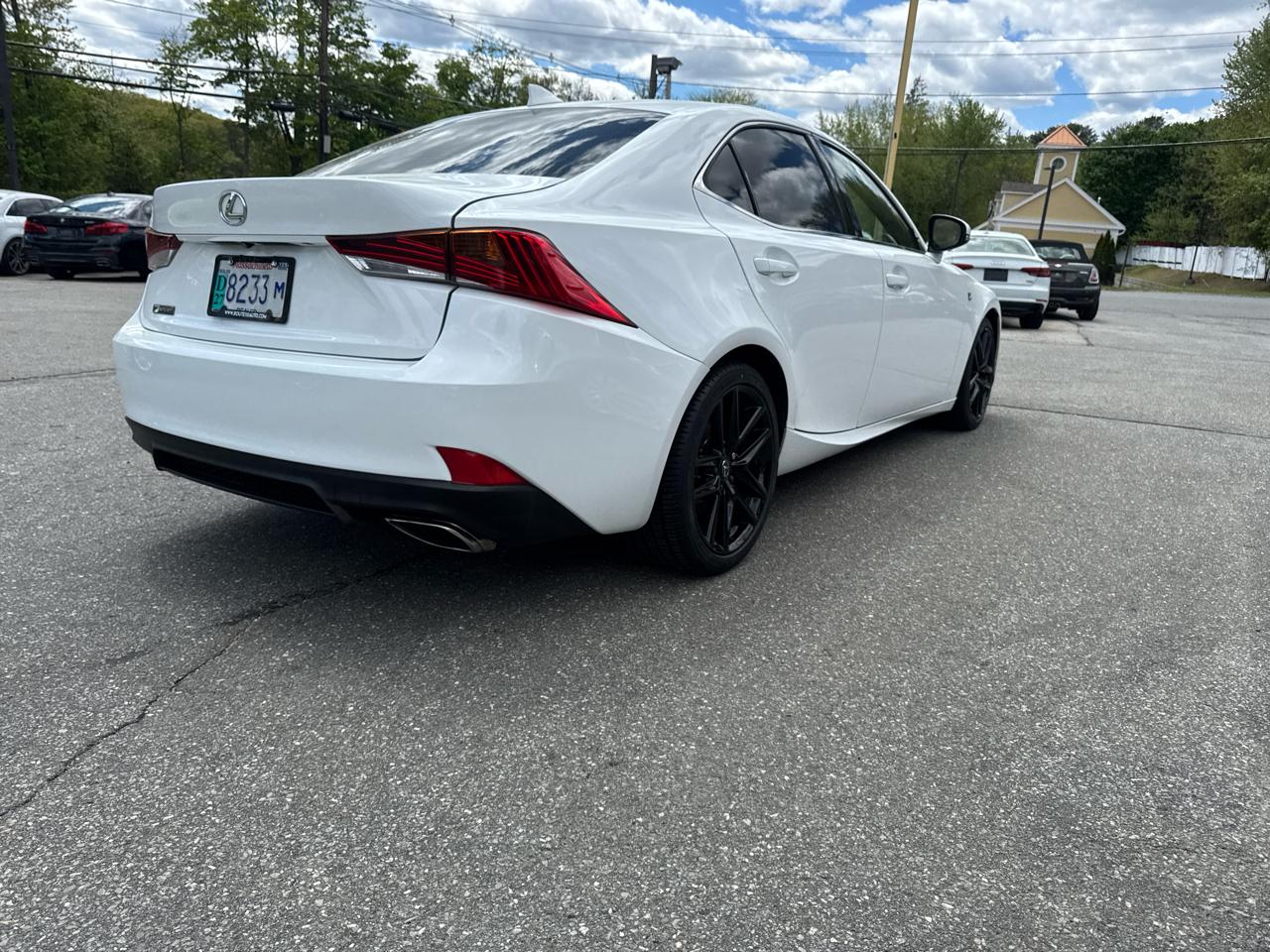 Lexus IS  2019
