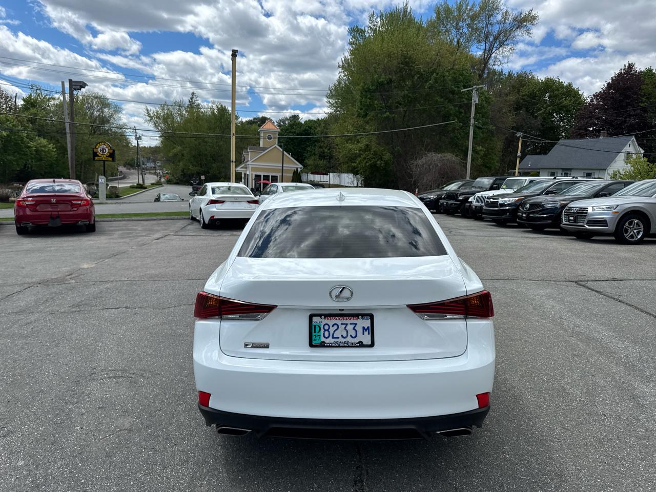 Lexus IS  2019