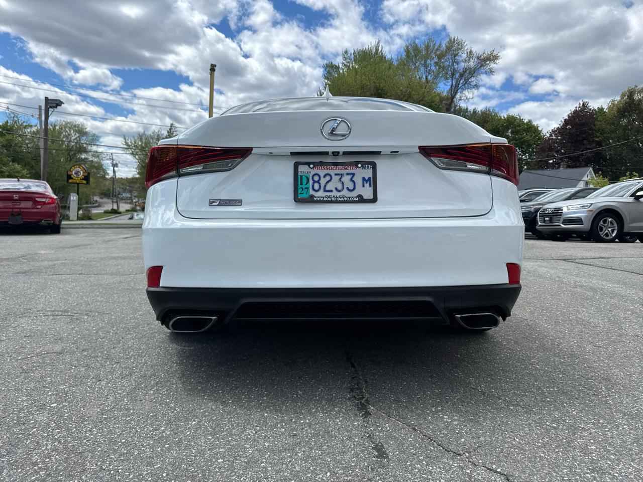 Lexus IS  2019