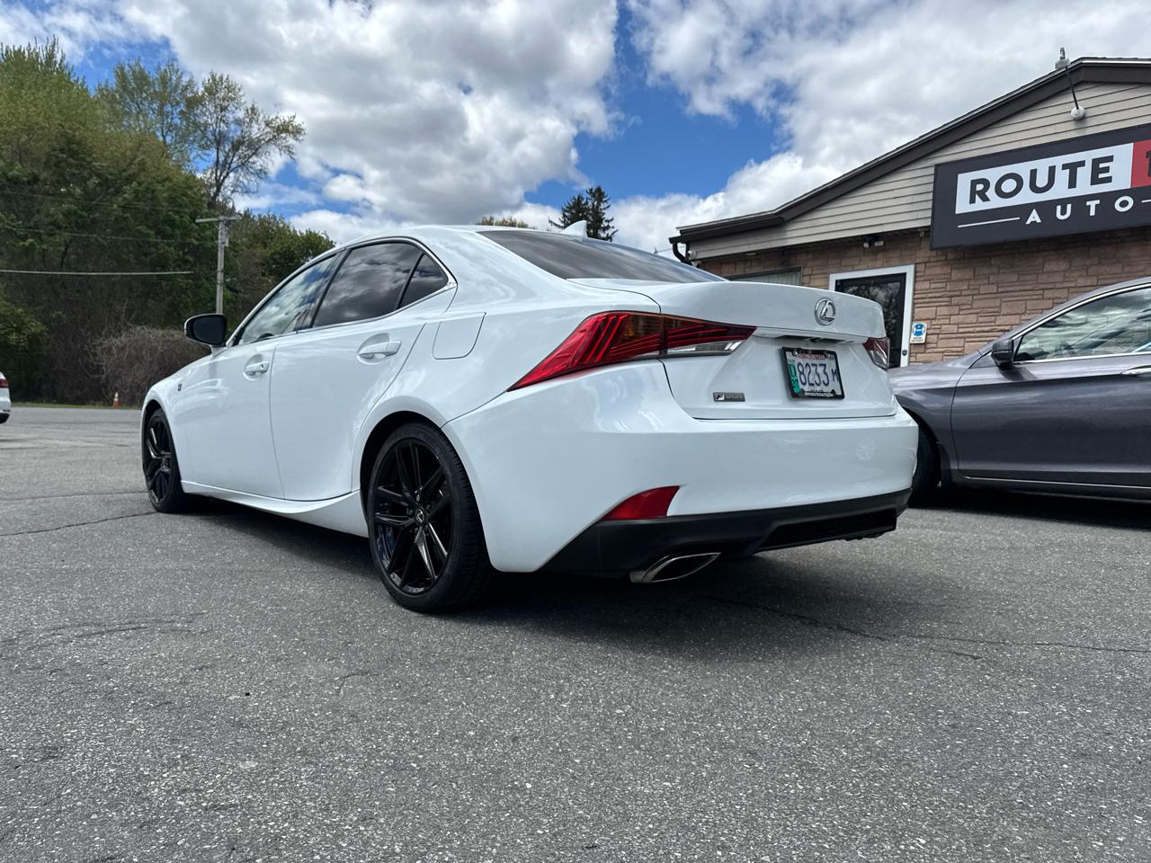 Lexus IS  2019