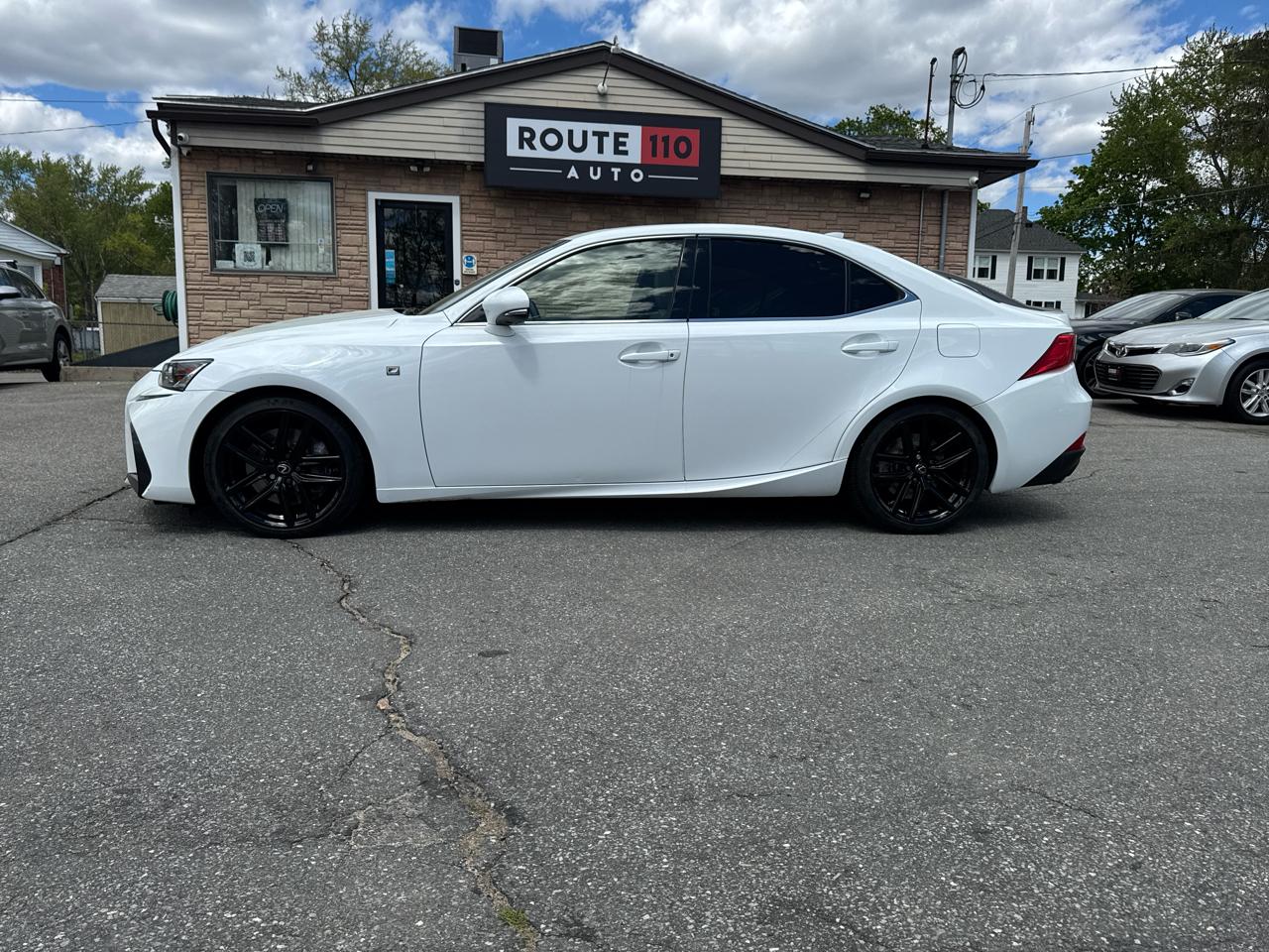 Lexus IS  2019