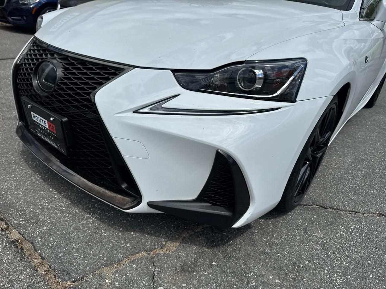 Lexus IS  2019