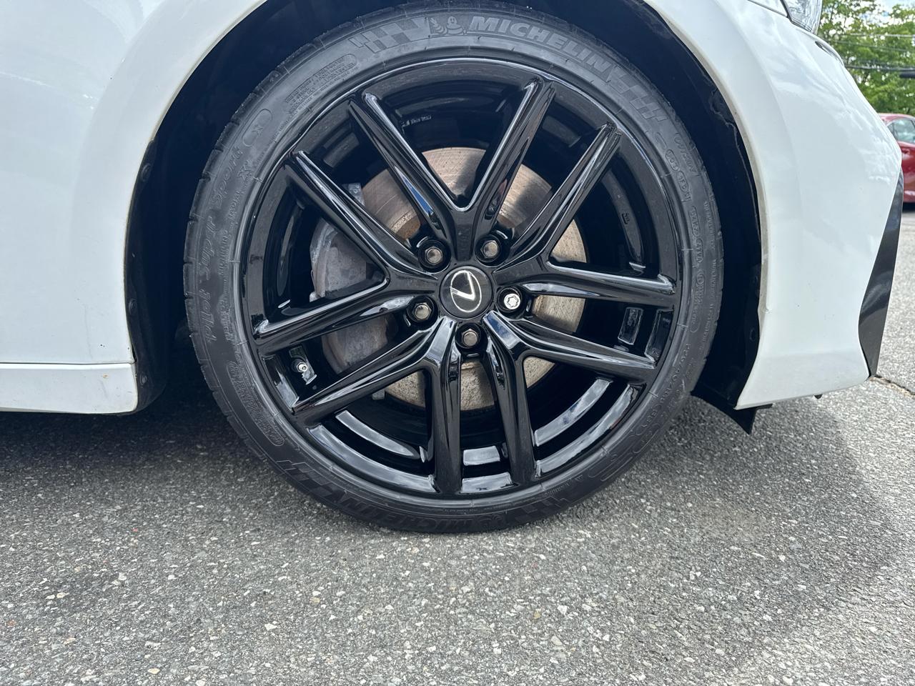 Lexus IS  2019