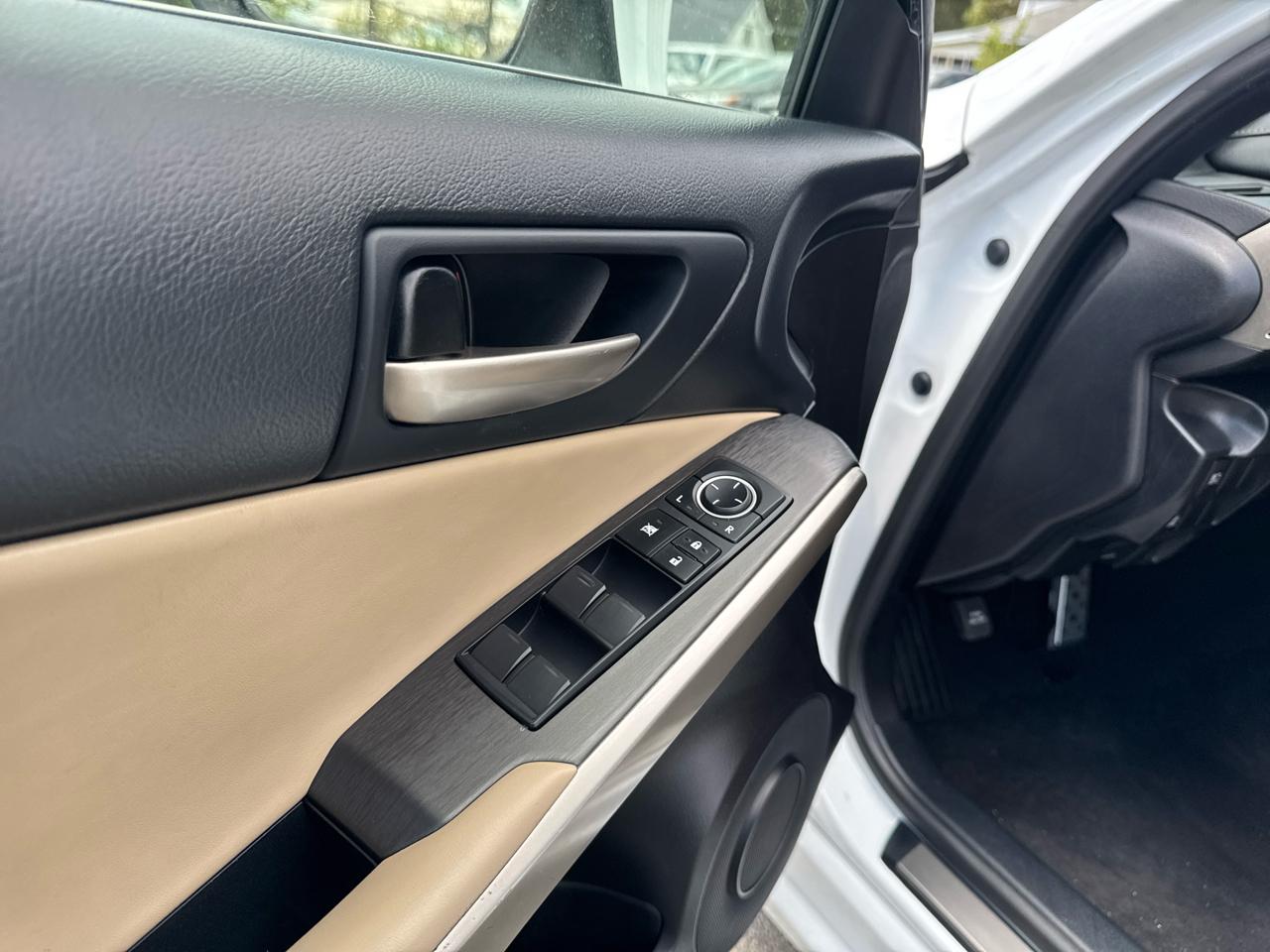 Lexus IS  2019