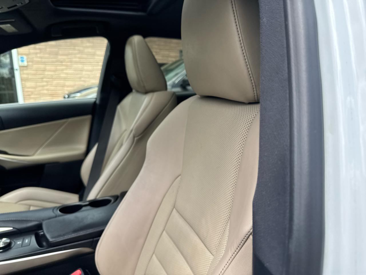 Lexus IS  2019