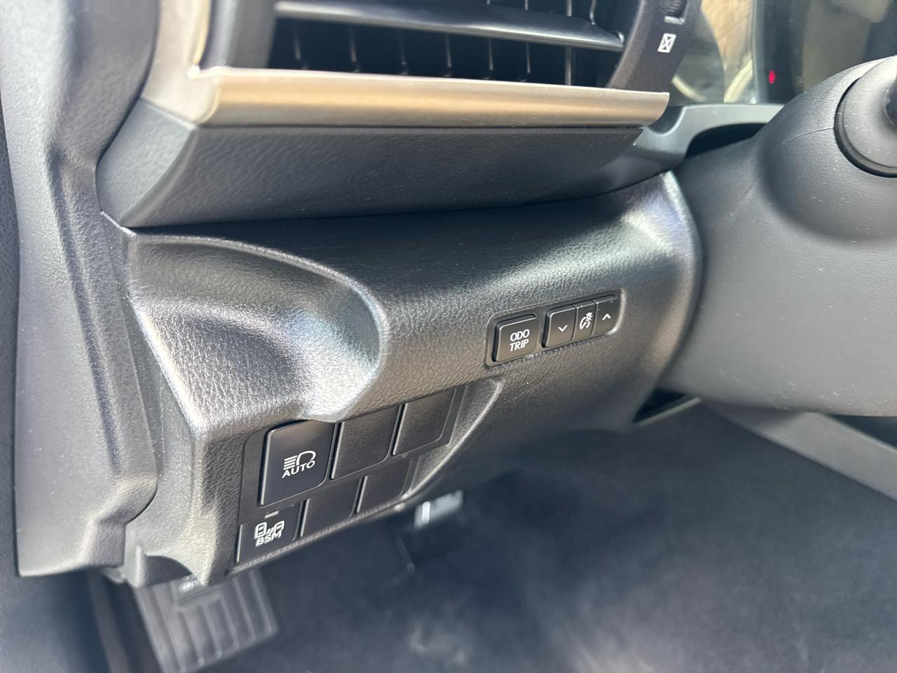 Lexus IS  2019