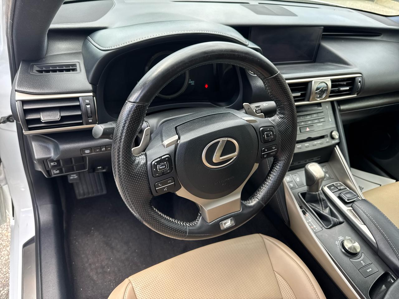 Lexus IS  2019