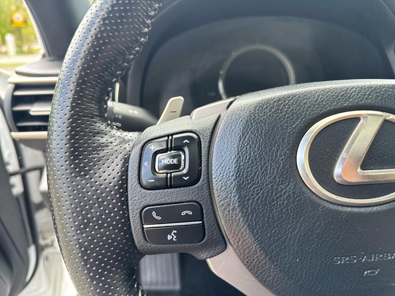 Lexus IS  2019