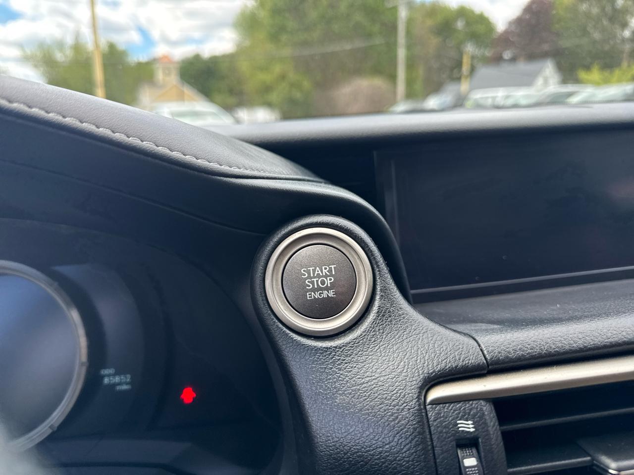 Lexus IS  2019