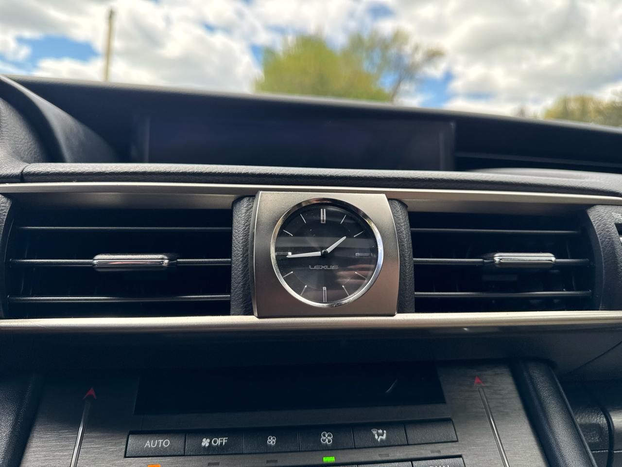Lexus IS  2019