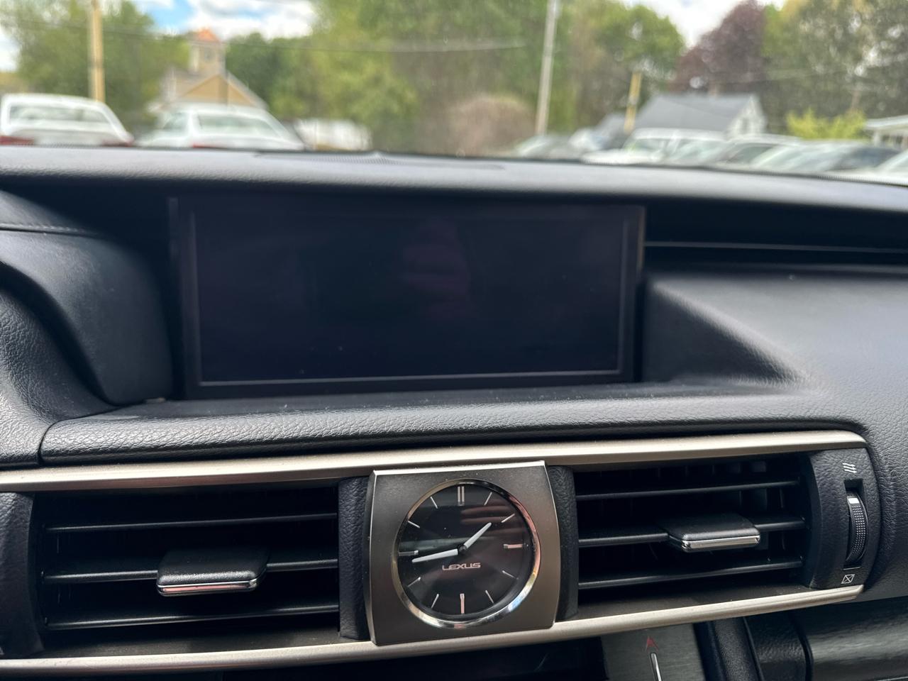 Lexus IS  2019