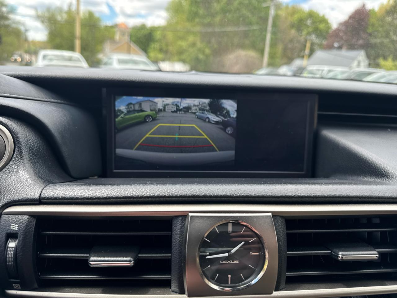 Lexus IS  2019