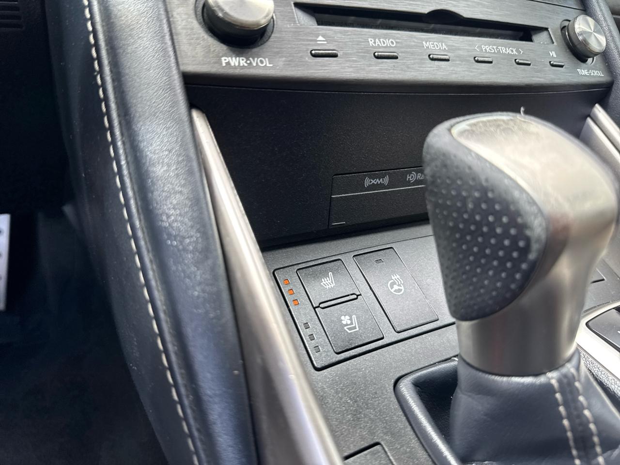 Lexus IS  2019