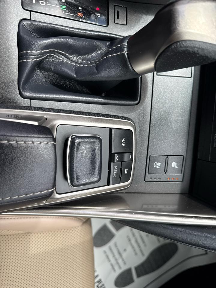 Lexus IS  2019