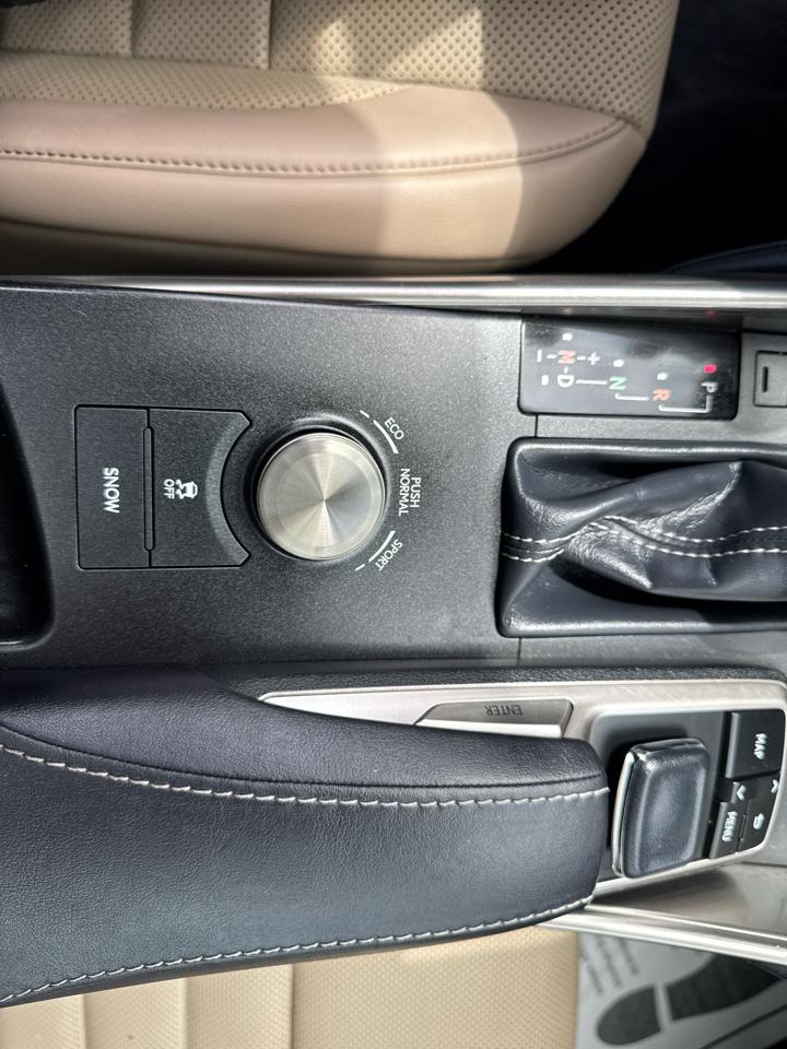Lexus IS  2019